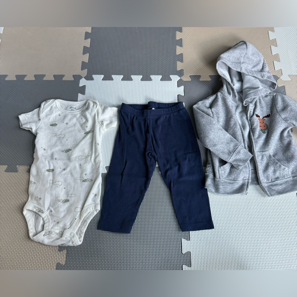 3 piece set by Carter’s - Size 12 Months